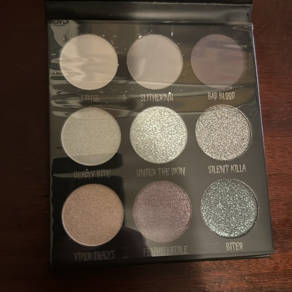 Bh Cosmetics Venom 9 Color Shadow Palette New Sealed Poison Shock - Picture 2 of 7